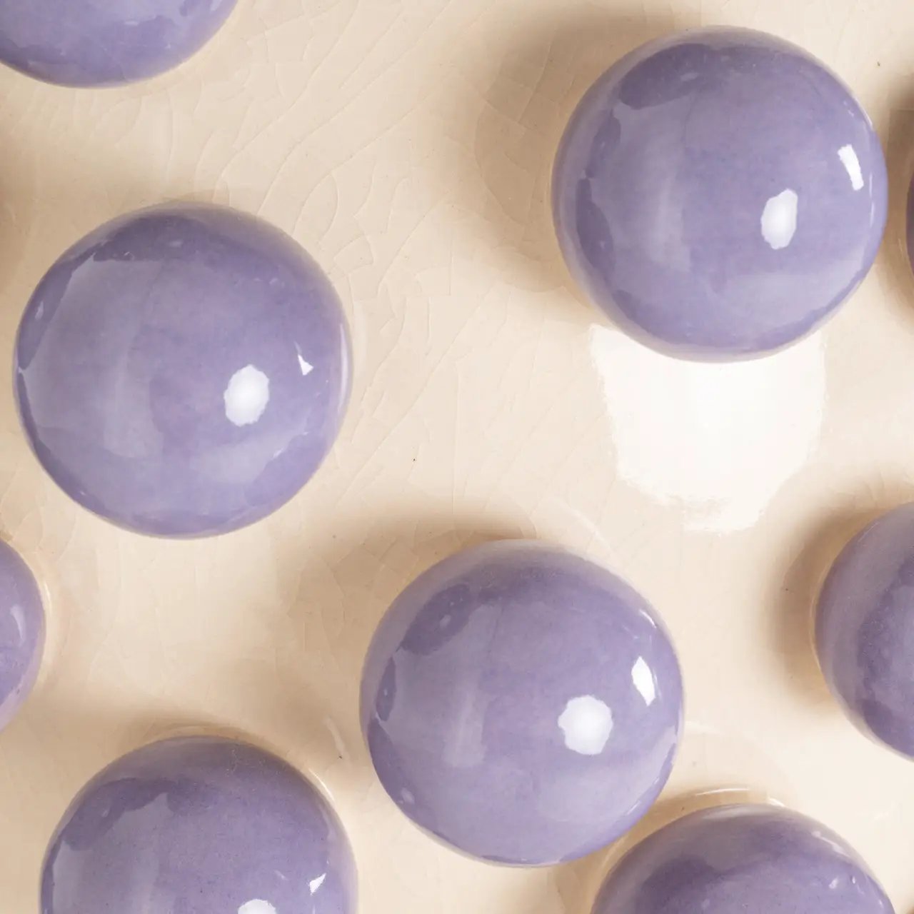 Vaas Dotty crème by Richmond Interiors