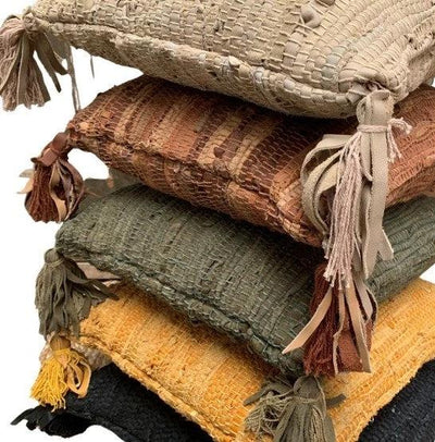 Kussen recycled leer dubbelzijdig Bosgroen kwast by Rocaflor