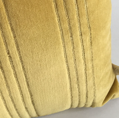 Kussen Velours Oker met Gouden stiksel 50x30cm - depauwwonen