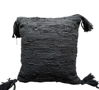 Kussen recycled leer dubbelzijdig Zwart kwast by Rocaflor