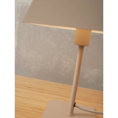 Zandkleurige tafellamp Perth van it's about RoMi, 20x20x31cm, met houten voet en stoffen lampenkap op houten basis