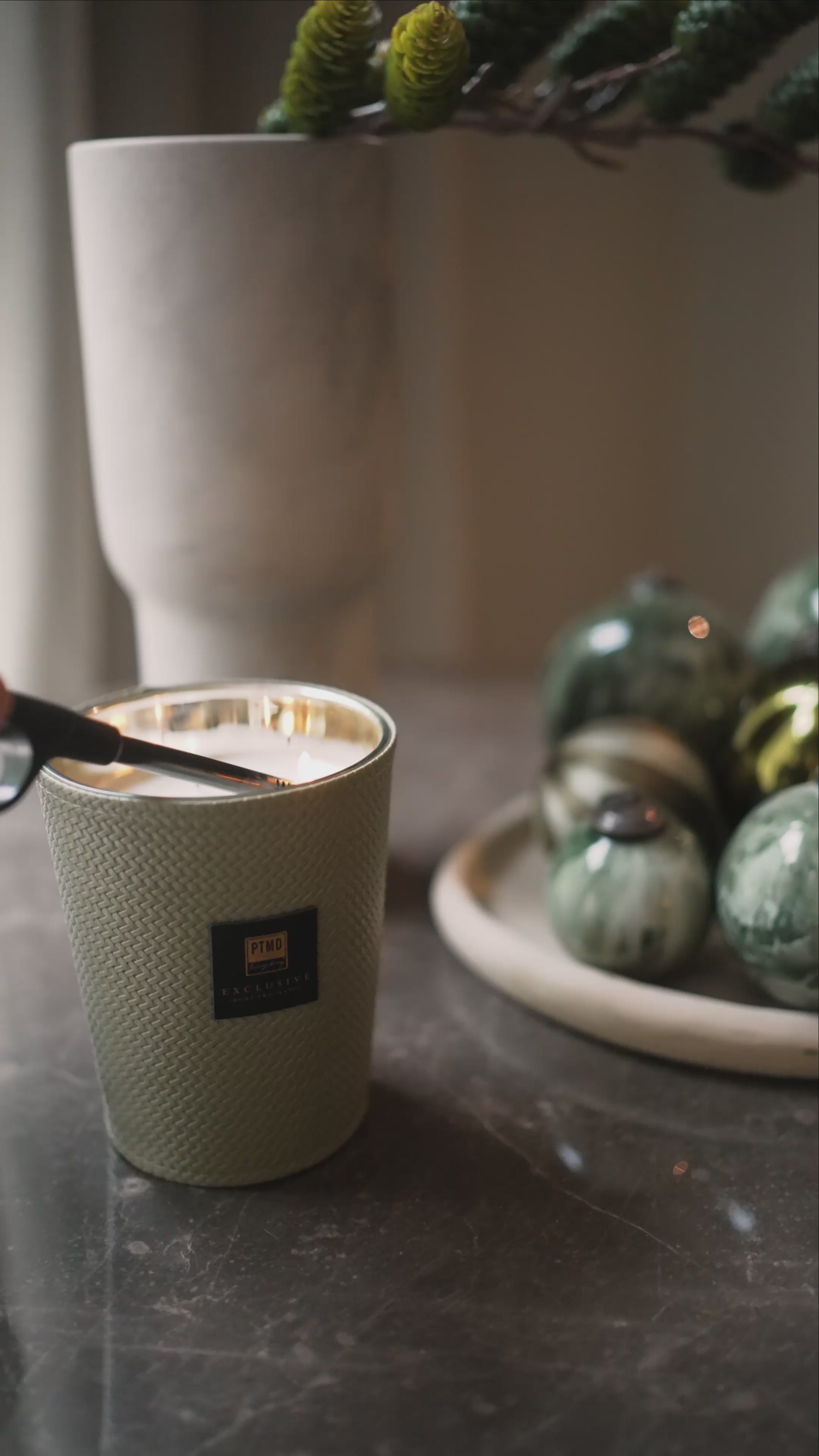 Video laden: PTMD giftset Exclusive Clean Linen Geurstokjes 1l en Geurkaars 900g