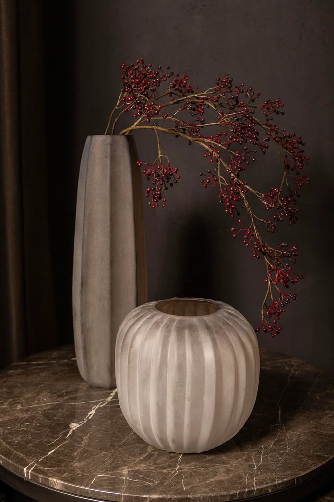 Hoge ronde glazen vaas van PTMD met heldere, transparante Levente Sand design, geschikt voor bloemen en decoratie.
