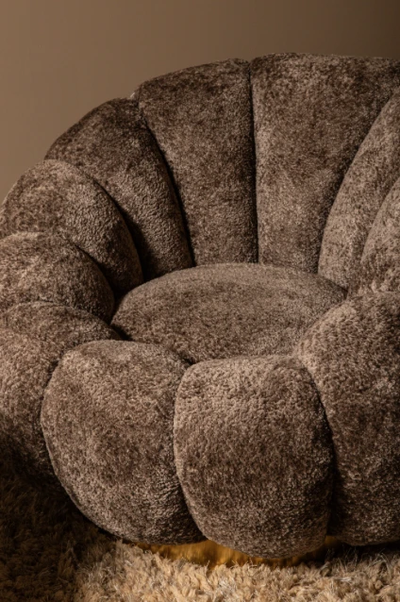 Daisy fauteuil Antilope van PTMD met draaivoet en zacht gestoffeerde zitting, geschikt voor moderne woonkamers.