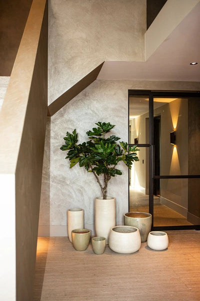 Witte geglazuurde ronde keramische pot hoog van PTMD, stijlvolle decoratieve vaas voor in huis