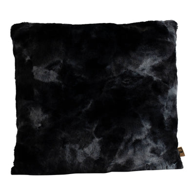 Zwart faux fur vierkant kussen van PTMD met zachte, pluizige textuur en luxe uitstraling.