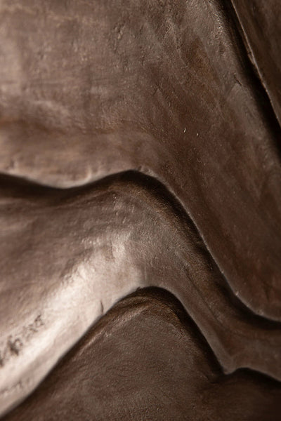 Samraj bruine MDF wandpaneel met golfstructuur, modern design van PTMD voor interieurdecoratie.
