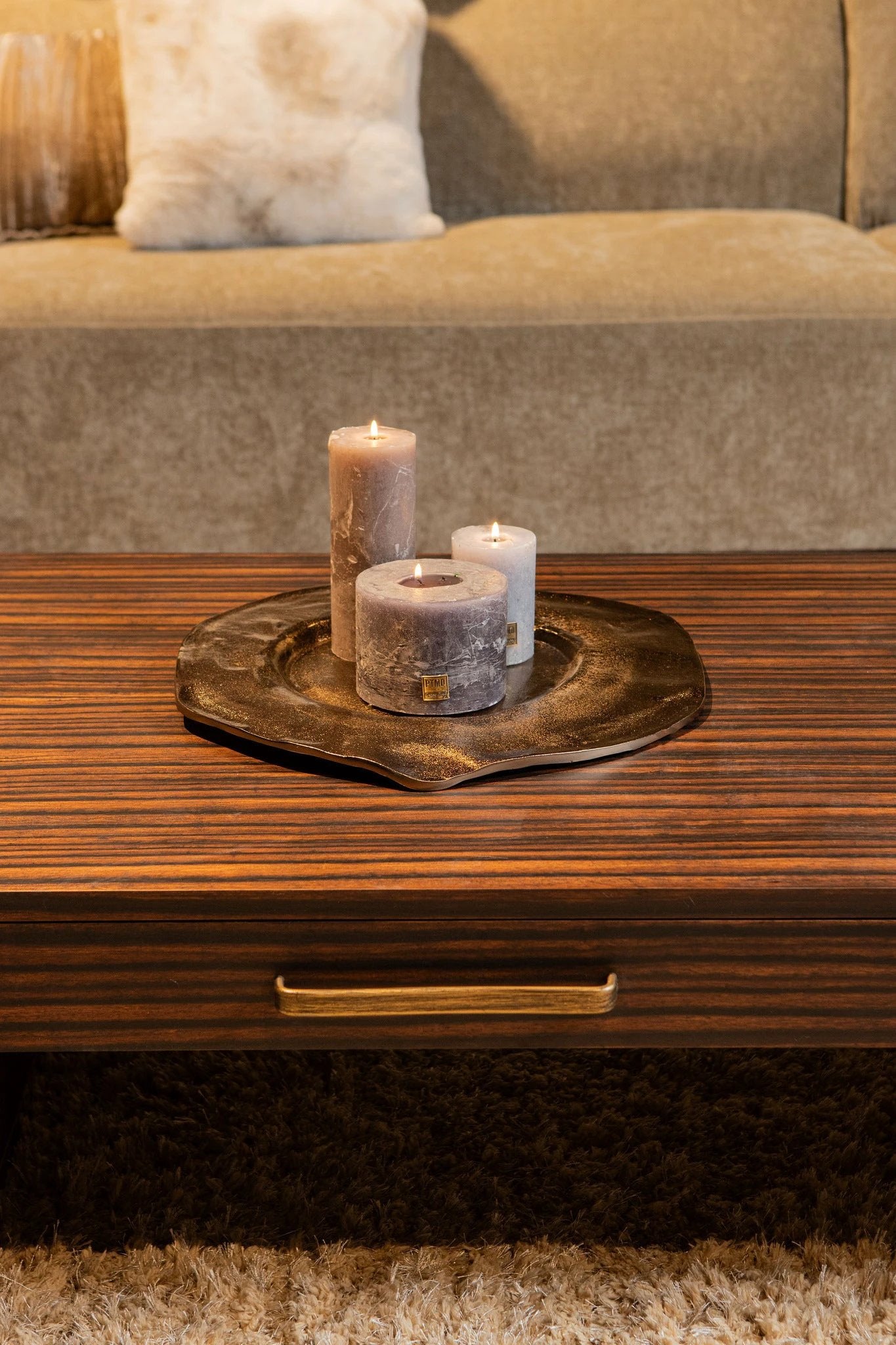 Bruine houtfineer salontafel met twee laden van PTMD, modern meubel met stijlvolle afwerking en praktische opbergruimte.