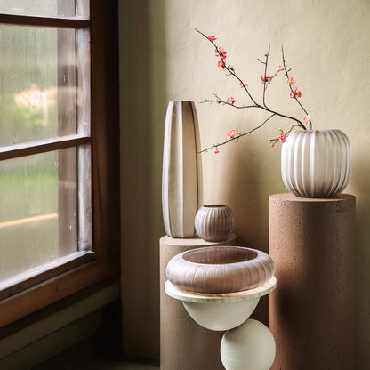 Levente Sand glazen ronde vaas geribbeld laag - depauwwonen