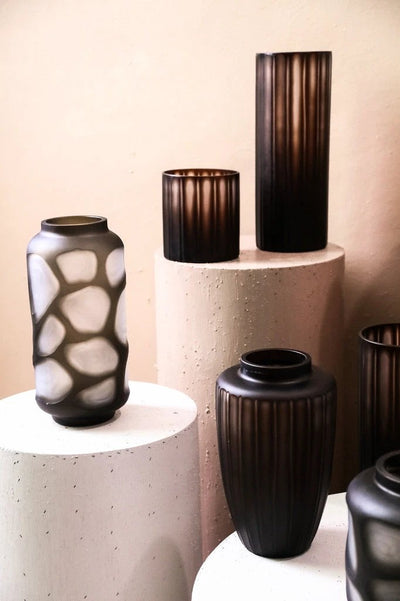 Linesa Brown gegraveerde glazen ronde vaas met matte afwerking S by PTMD