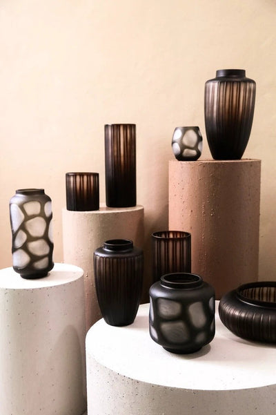 Linesa Brown gegraveerde glazen ronde vaas met matte afwerking S by PTMD