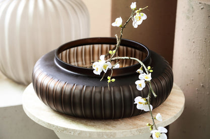 Linesa Brown gegraveerde glazen ronde vaas laag mat - depauwwonen