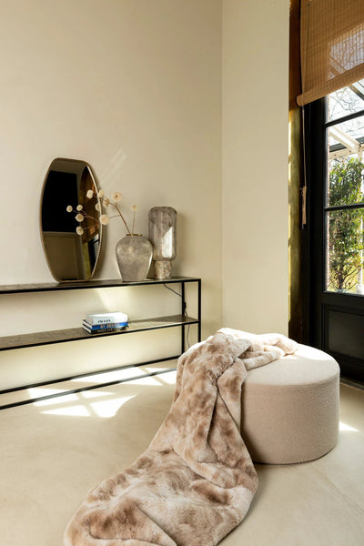 Linde Beige imitatiebont plaid in cadeaubox 150 x 200 by PTMD