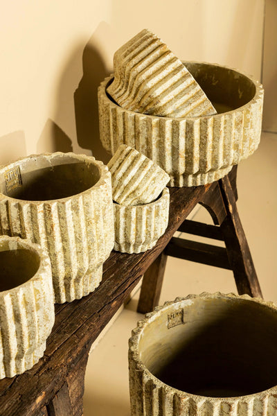 Gabriel Cream cement pot ronde lijnen XXL by PTMD