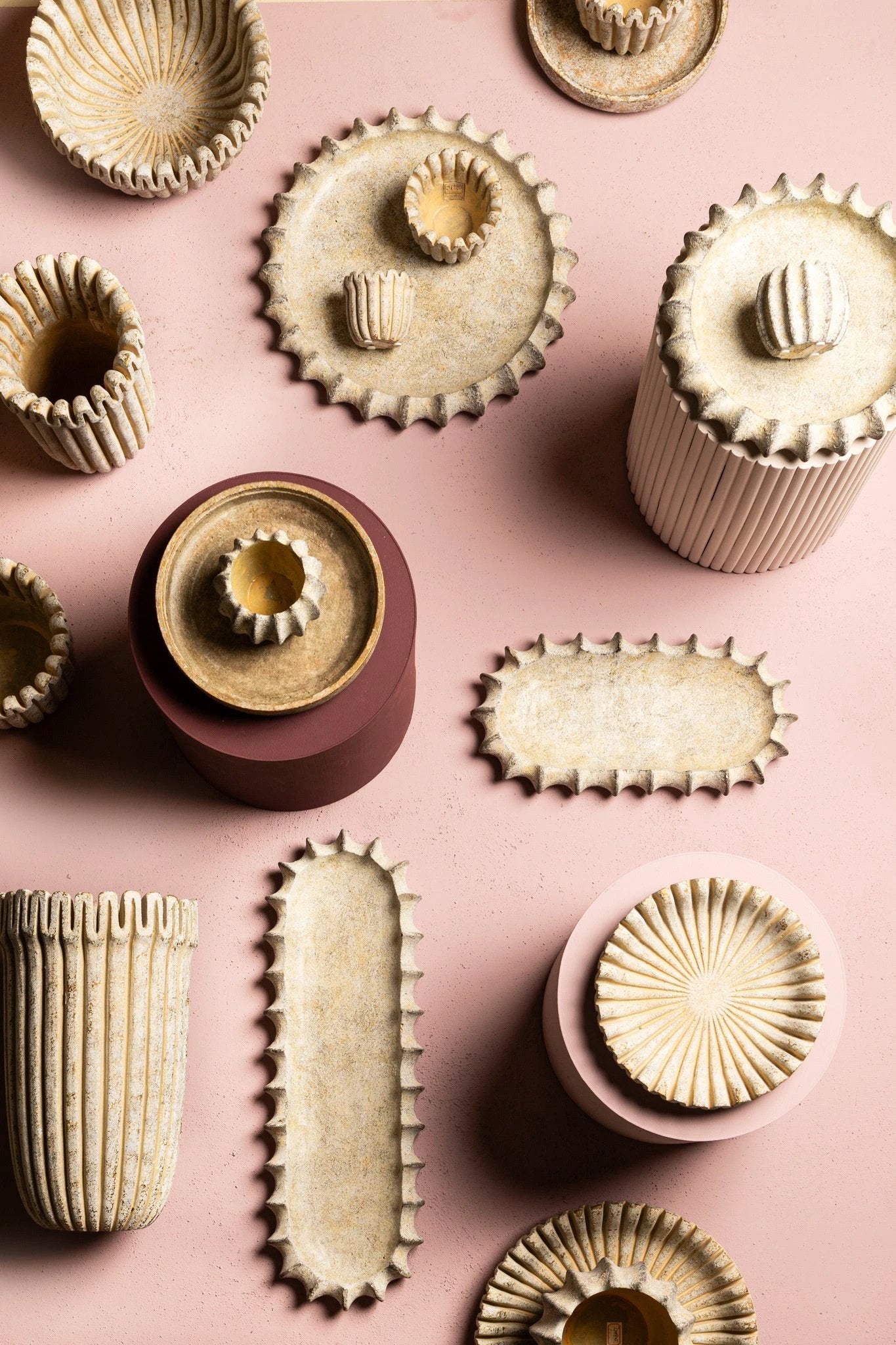 Raffay Crème cement ronde pot geribbelde lijnen hoog L by PTMD