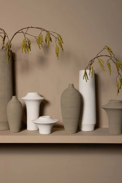 Cavinn Beige matte keramische flesvaas XL by PTMD