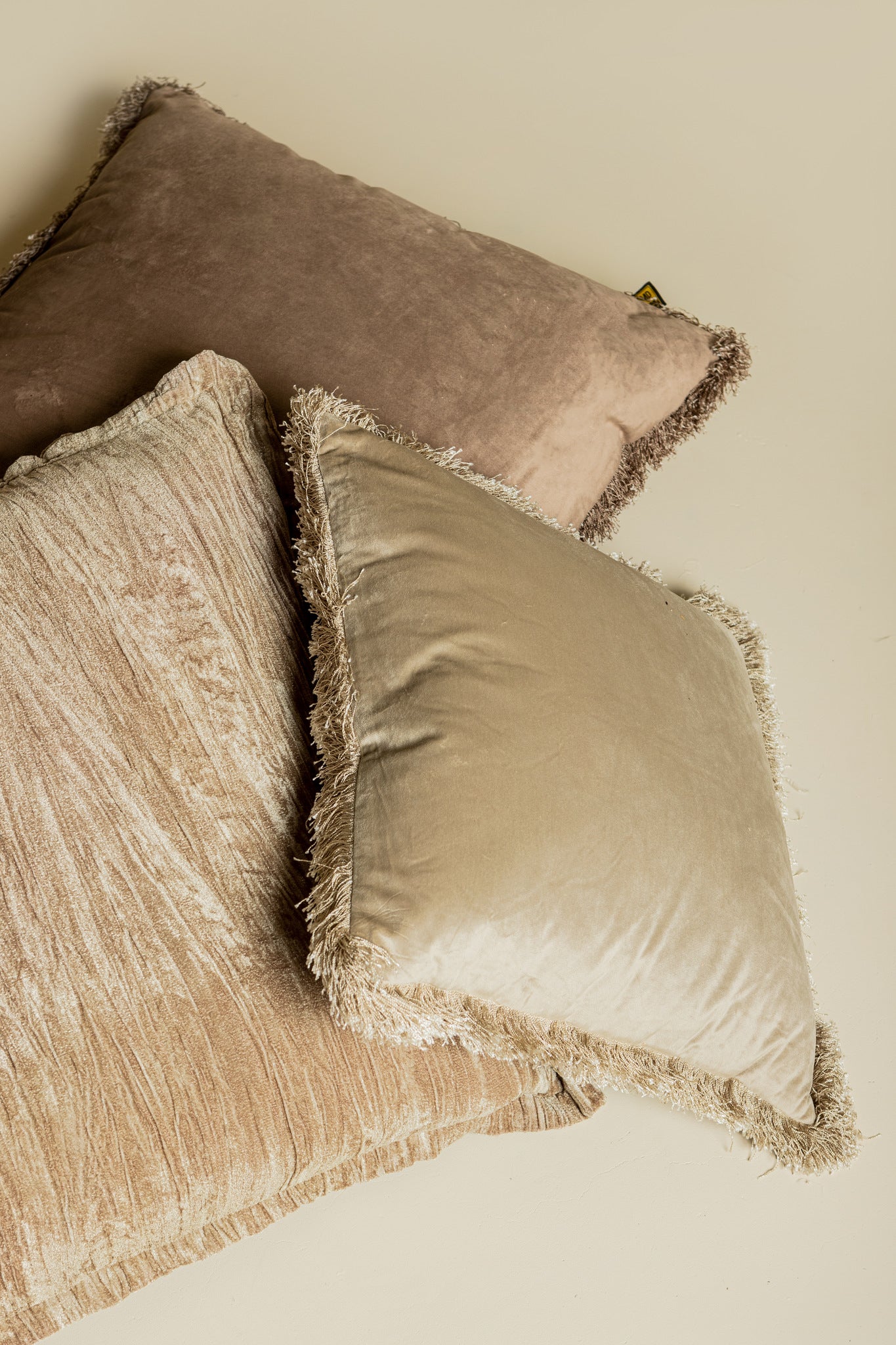 Nous Beige Velvet Kussen Met Franjes L - depauwwonen