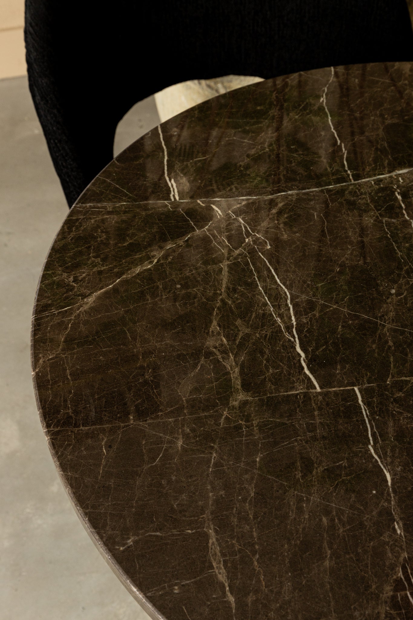 Plaza Bistrotafel Rond Bruin Marmer Taupe Basis - depauwwonen