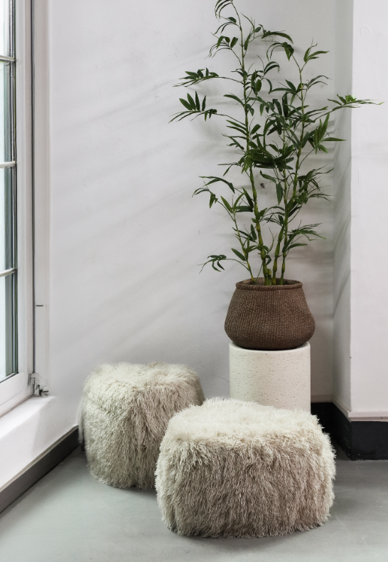 Miho Beige Faux Fur Poef - depauwwonen