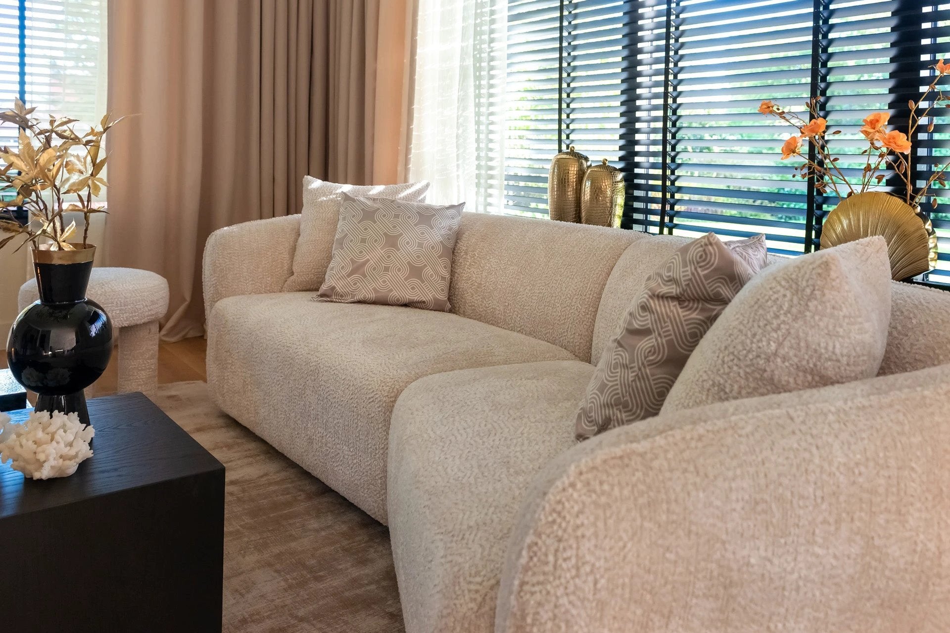 Bank Armand lovely cream by Richmond Interiors
