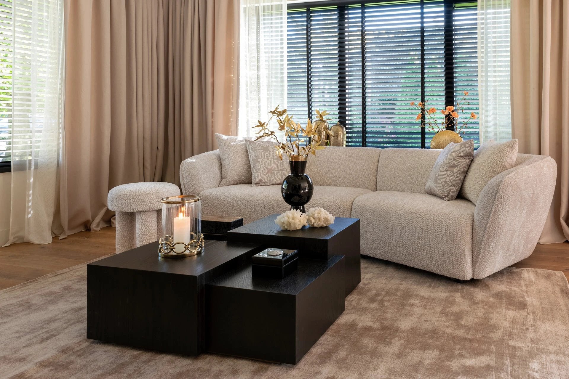 Bank Armand lovely cream by Richmond Interiors