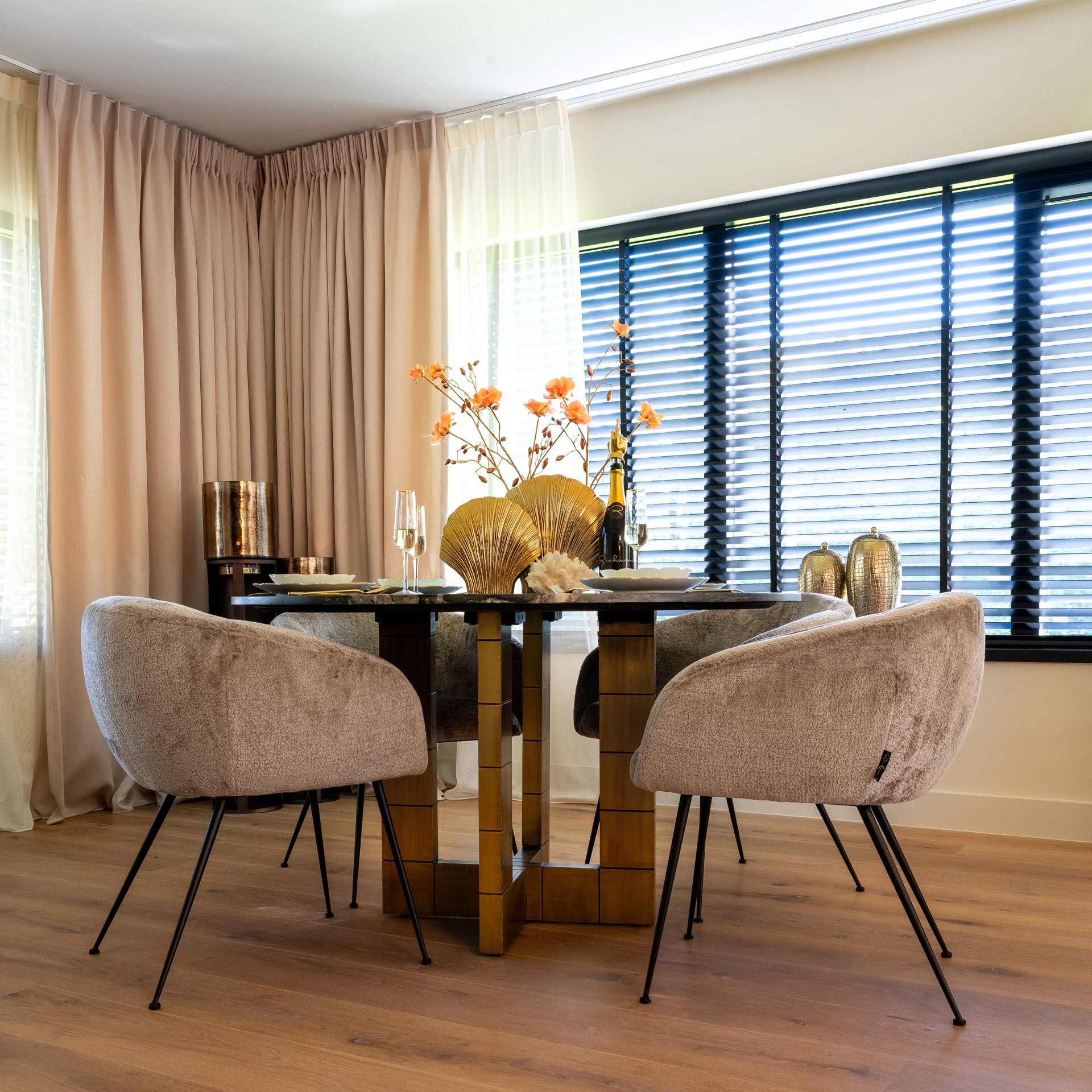 Stoel Ruby taupe chenille - depauwwonen