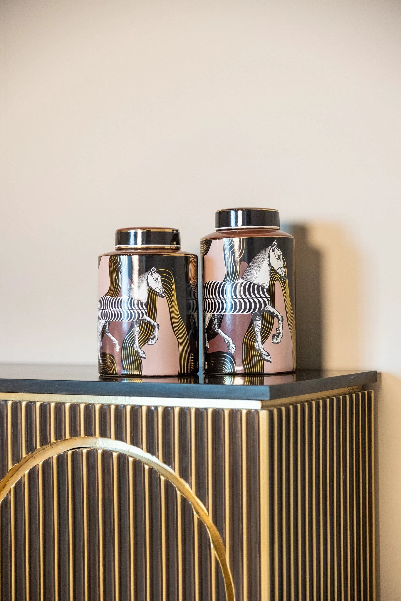 Dressoir Les Arcs 3-deurs (Geborsteld Goud) by Richmond Interiors