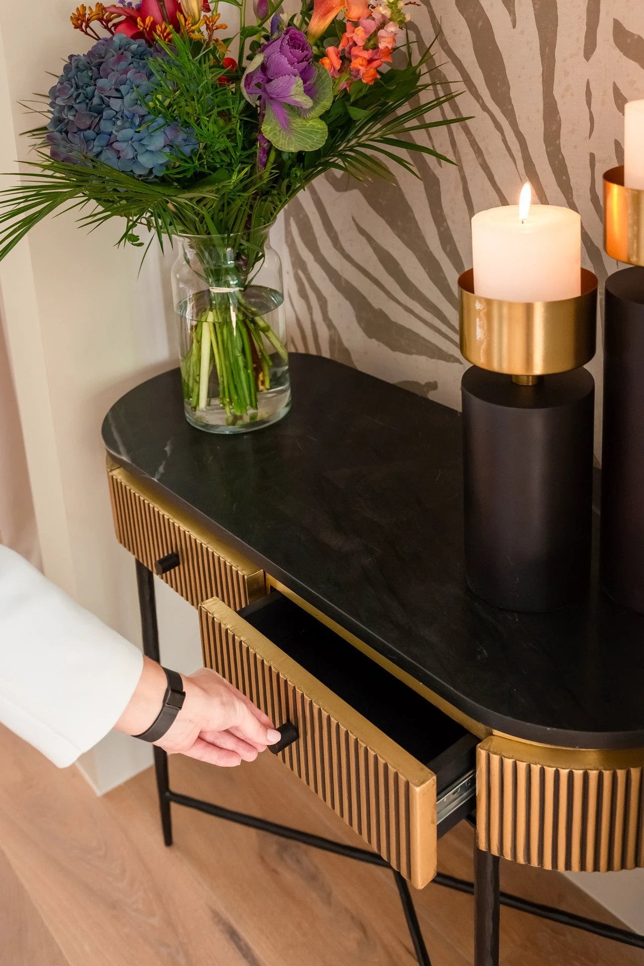 Wandtafel Ironville by Richmond Interiors