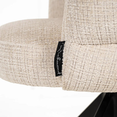 Beige Serenity draaistoel van Richmond Interiors met draaipoot en comfortabele zitting, geschikt voor woonkamer of kantoor.