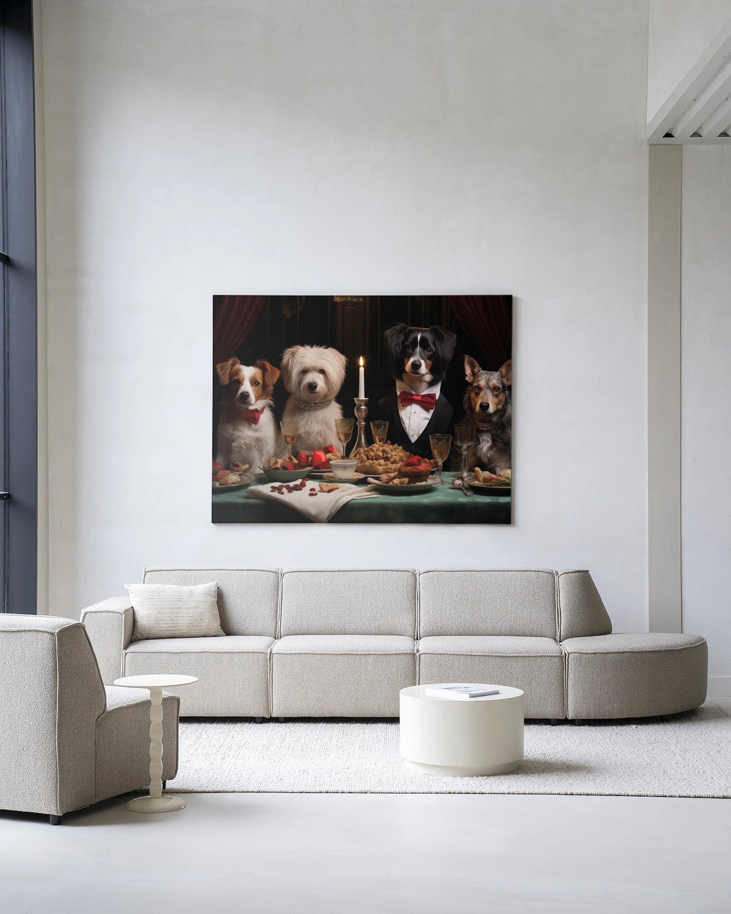 Moderne wanddecoratie met een kunstprint van een hondendiner, ontworpen door Urban Cotton, geschikt als wandkleed of glasart.