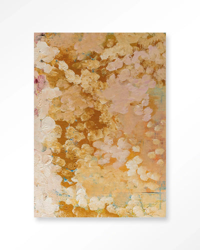 Moderne wanddecoratie van Urban Cotton met kunstprint, glasart en wandkleed met abstract patroon in heldere kleuren.