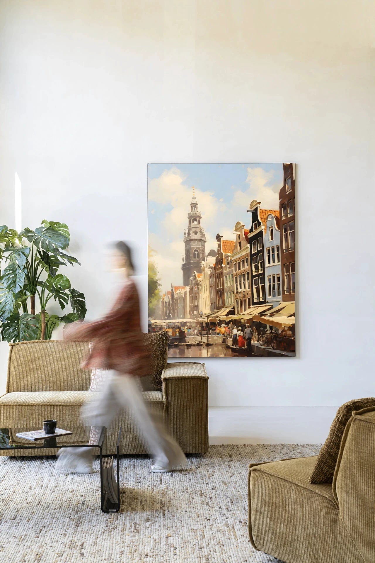 Moderne Amsterdam wanddecoratie van Urban Cotton met wandkleed en frame, kleurrijk artprint en glasart voor in huis.