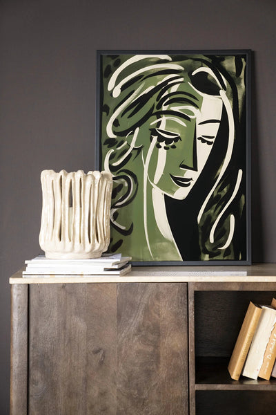 Moderne wanddecoratie van Urban Cotton met Aphrodite kunstprint op houten lijst, zwart frame, glazen kunst en wandkleed.