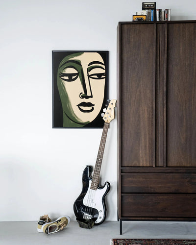 Moderne wanddecoratie van Urban Cotton, kunstprint met houten lijst in zwart, geschikt als glas art of wandkleed.