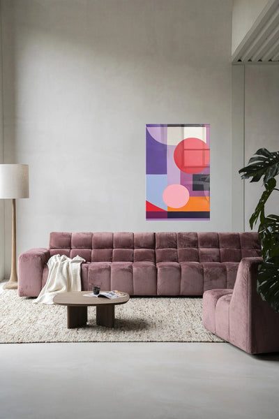 Moderne glazen wanddecoratie van Urban Cotton met abstract kunstprint en wandkleed voor een eigentijds interieur.
