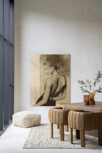 Moderne wanddecoratie van Urban Cotton met kunstprint, glazen kunst en wandkleed met abstract ontwerp en zachte kleuren.