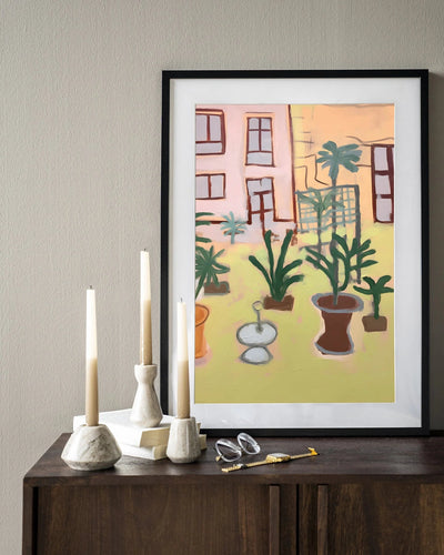 Moderne wanddecoratie van Urban Cotton met Boavista kunstprint in houten lijst, zwart frame, glas en wandkleed.
