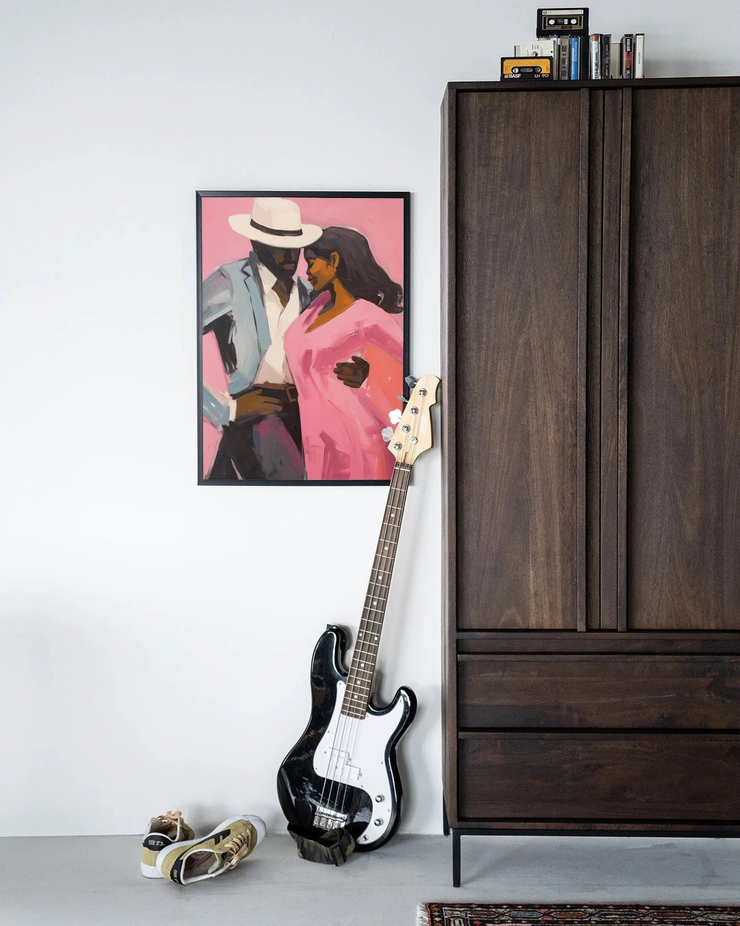 Moderne wanddecoratie van Urban Cotton met artprint en glas, met houten zwart frame voor stijlvolle interieurversiering.