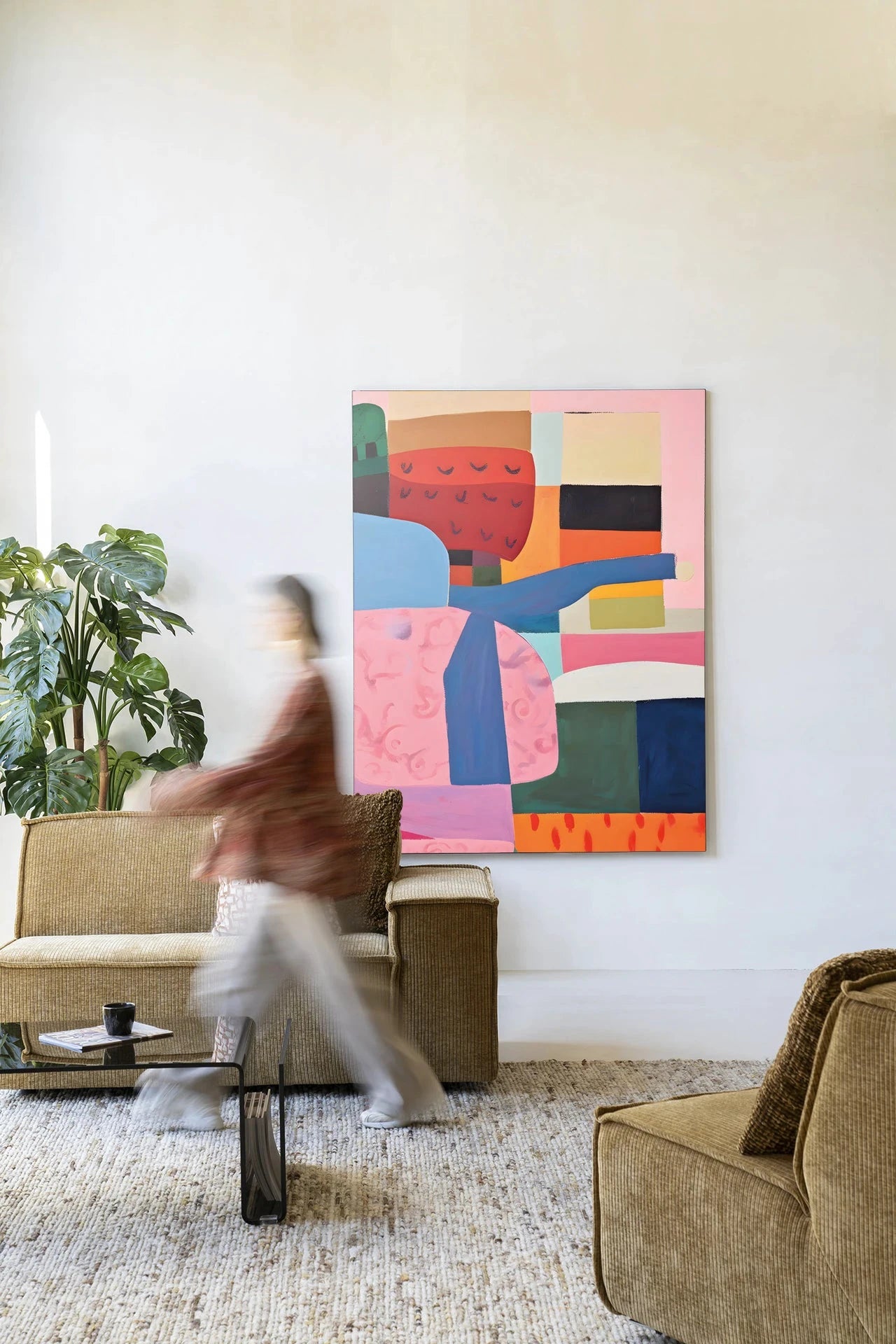 Moderne wanddecoratie van Urban Cotton met kleurrijk kunstwerk, glasart en wandkleed voor een stijlvolle interieurversiering