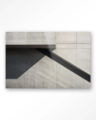 Moderne wanddecoratie van Urban Cotton met glaskunst en textiel, abstracte betonlook, geschikt als kunstvoorwerp voor interieur.