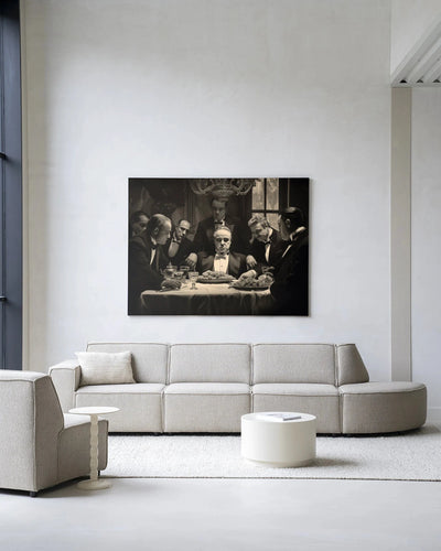 Moderne wanddecoratie van Urban Cotton met kunstprint van "Dinner With Gangsters" op wandkleed en glas.