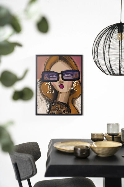 Moderne wanddecoratie met kunstprint en houten frame in zwart, ontworpen door Urban Cotton voor stijlvolle interieurversiering.