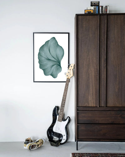 Moderne wanddecoratie van Urban Cotton met houten frame, zwart kunstprint en glas als stijlvolle muurkunst.