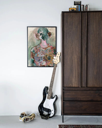 Moderne Eclectic wanddecoratie van Urban Cotton met houten frame, zwart kunstprint en wandkleed voor een eigentijdse uitstraling