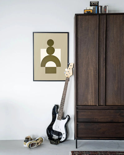 Moderne beige kunstwanddecoratie met houten lijst, glasart en wandkleed van Urban Cotton, abstracte muurdecoratie.