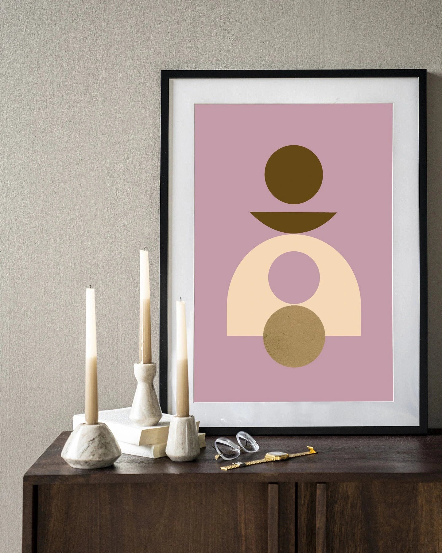 Moderne lilakleurige houten wanddecoratie van Urban Cotton, artprint en glaskunst voor een stijlvolle muurversiering.