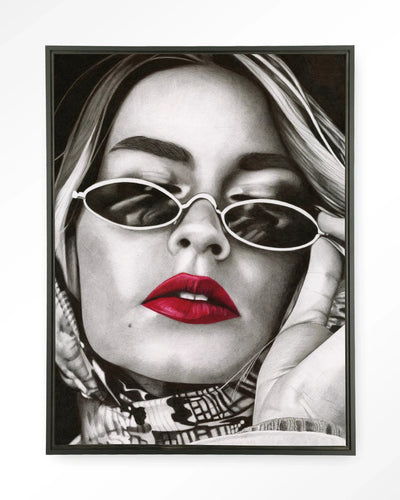 Moderne kunstwanddecoratie van Urban Cotton met rood kunstwerk, glasart en wandkleed in zwart frame.