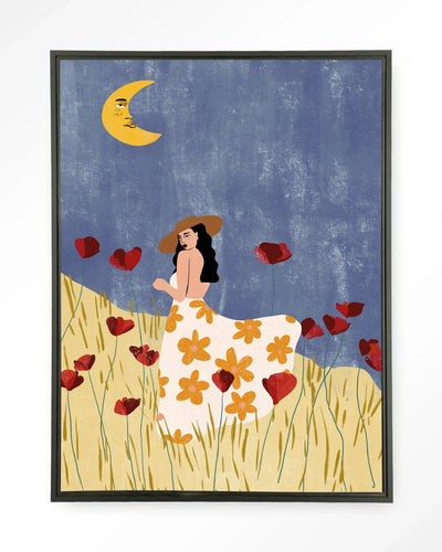 Kunst wanddecoratie van een meisje in een klaprozenveld, inclusief wandkleed en zwart zwevende lijst, door Urban Cotton.