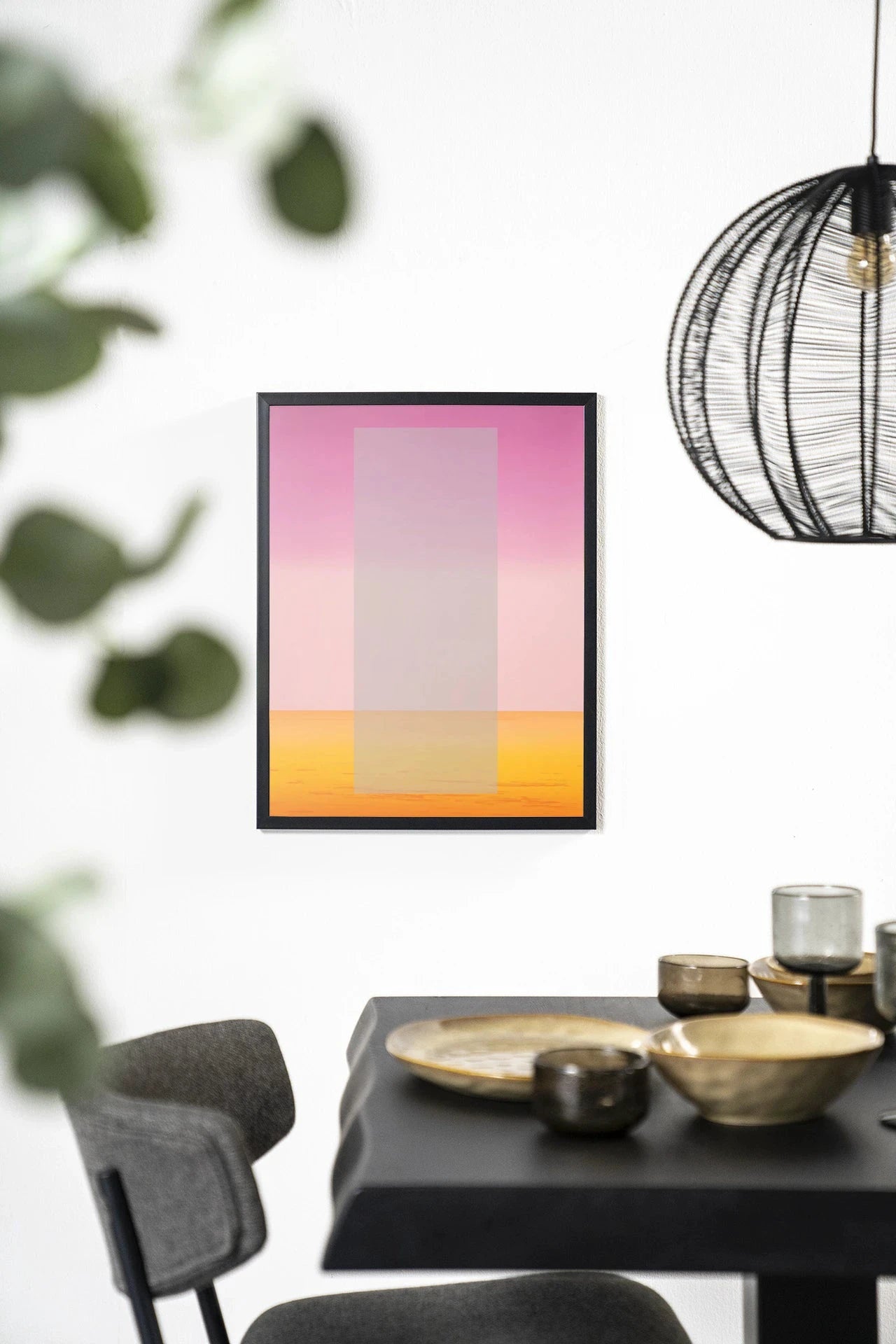Moderne wanddecoratie van Urban Cotton met gradient kunstprint in zwart houten frame, geschikt voor muurdecoratie en interieur.