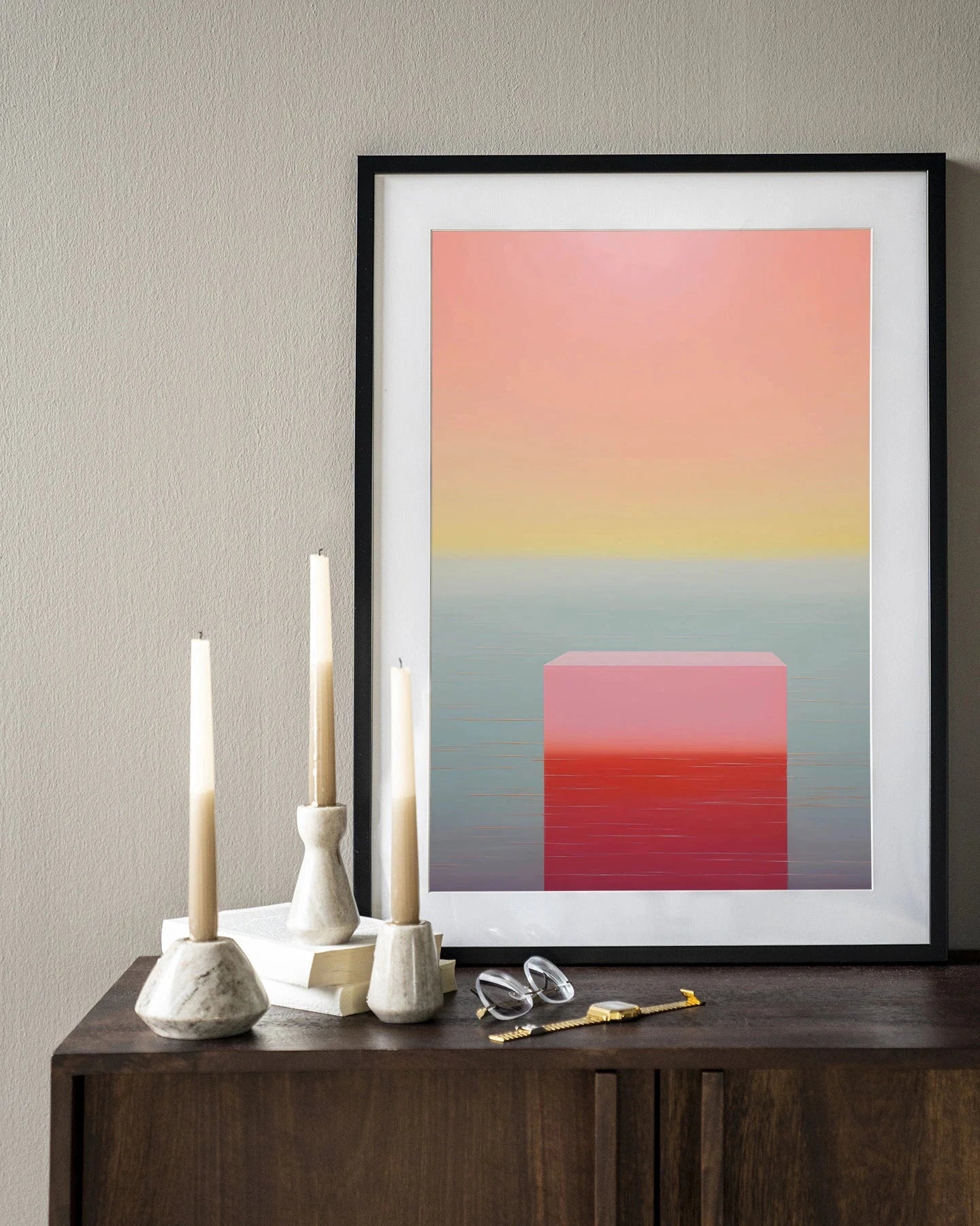 Moderne wanddecoratie van Urban Cotton, kunstprint met gradient ontwerp en houten zwart frame op muur.